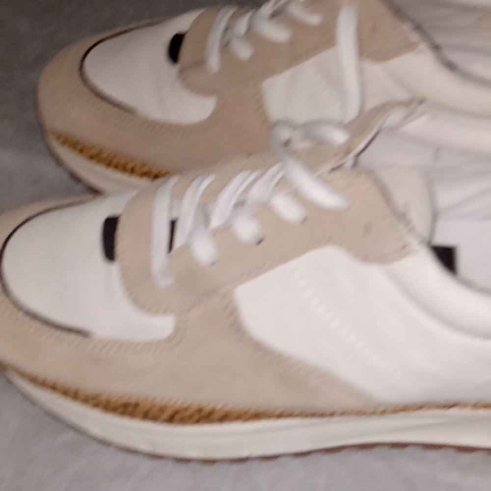 Shoes - Picture 4 of 6